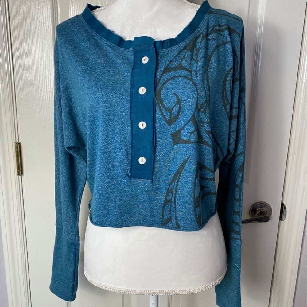 MAORI HOOK Junior Tribal Print Small Long Sleeve Top NWT